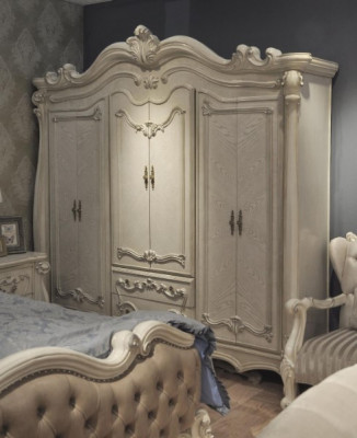 Style de garde-robe classique ou antique en bois pour chambre à coucher de style baroque