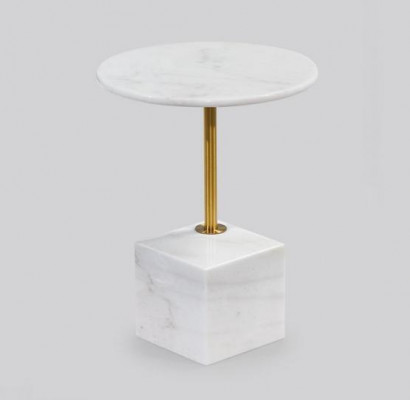 Petite table d'appoint blanche en faux marbre pour le salon. Meubles de rangement.