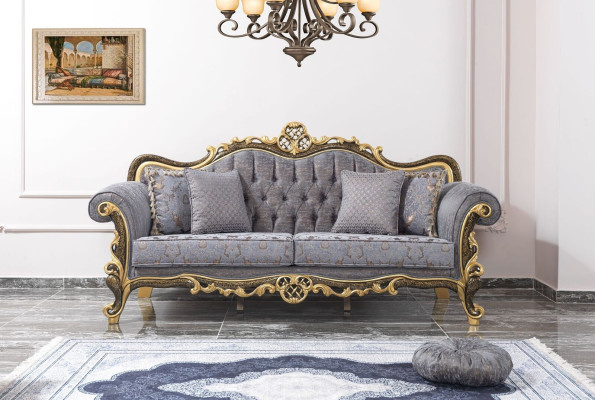 Ensemble de canapés Chesterfield bleu trois places avec fauteuil assorti.