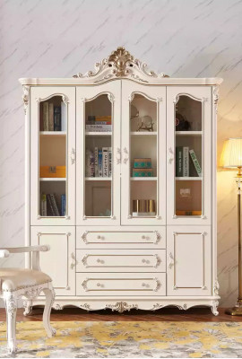 Étagère blanche pour le salon. Meubles classiques de luxe, nouveaux meubles.