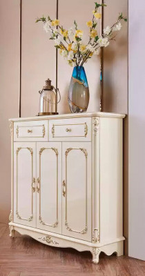 Buffet pour le salon. Meubles classiques. Intérieur luxueux. Nouveau.