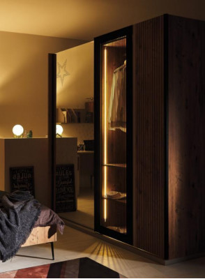 Armoire moderne de luxe en bois, armoires en verre élégantes pour chambre.
