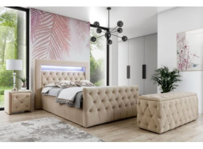Suite de chambre Beige Chesterfield avec lit, tabouret, 2 tables de chevet