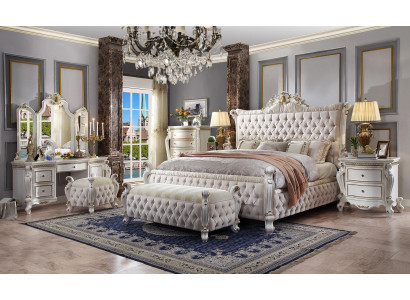 Ensemble de chambre Chesterfield 3 pièces. Lit + 2 tables de chevet de style baroque.