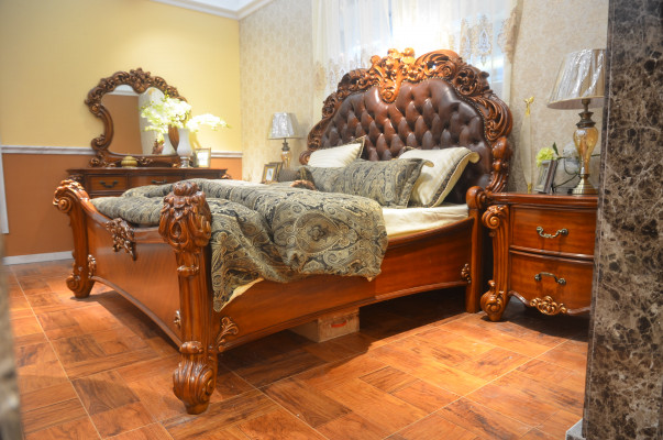 Style de lit classique Baroque Rococo Chesterfield double en cuir de style hôtel ancien