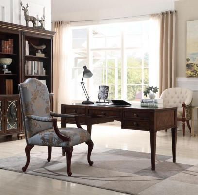 Bureau brun Bureau d'ordinateur Bureau de bureau PC Bureau Salle d'étude nouvelle