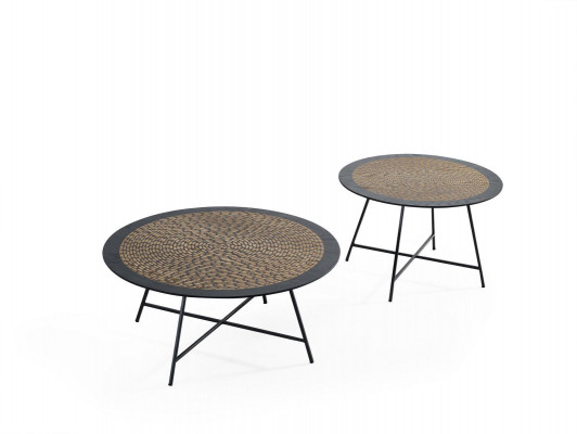 Table basse de style contemporain avec un plateau en imitation de bois naturel