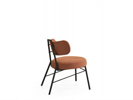 Chaise ronde moderne fabriquée à partir de matériaux naturels avec un revêtement textile.