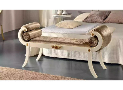 Banc rembourré classique en beige, designer de meubles de siège de banc en bois.