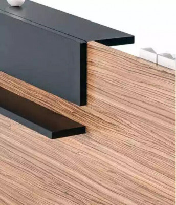Table de réception moderne, mobilier de bureau luxueux en bois, réception marron élégante