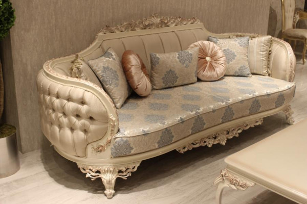 Ensemble de salon de luxe avec des canapés élégants de haute qualité, fauteuil confortable neuf.