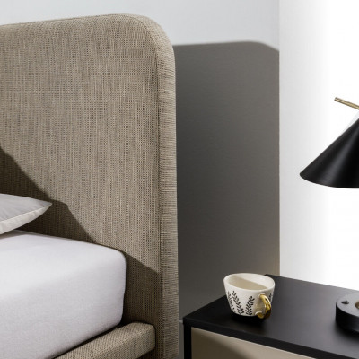 Meubles de chambre nobles Lit en textile marron Designer en bois 2x Tables de chevet