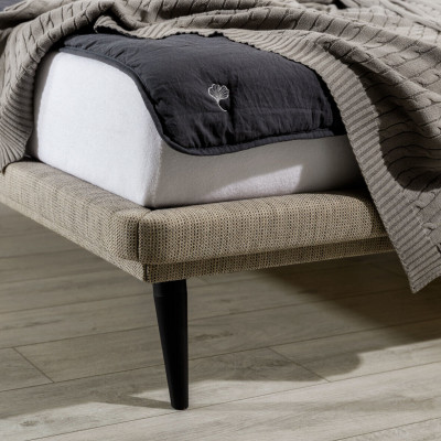 Meubles de chambre nobles Lit en textile marron Designer en bois 2x Tables de chevet