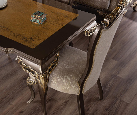 Chaises de luxe Chesterfield marron, table à manger designer exclusive, meubles de salle à manger.
