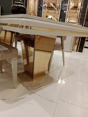 Table à manger de designer Design de table expressive Élégant nouveau moderne