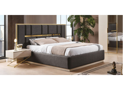 Élégant ensemble de chambre à coucher composé de 3 pièces de mobilier moderne luxueux de couleur beige.