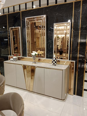 Luxueuse commode moderne avec 3 miroirs design exclusif et de haute qualité.