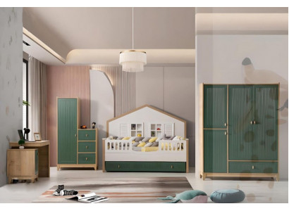 La chambre d'enfants se compose de 2 lits, d'une armoire et d'un bureau.