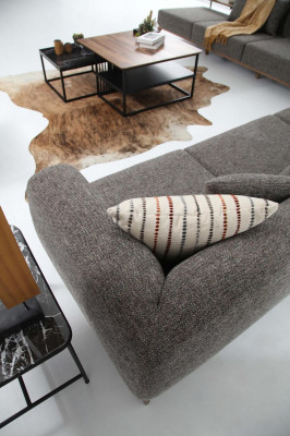 Ensemble de canapé à trois places, fauteuil moderne en tissu gris pour le salon.