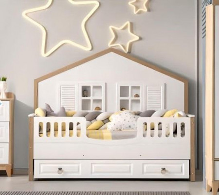 Parfait cadre de lit pour la chambre des enfants en bois clair, meuble de chambre d'enfant nouveau.