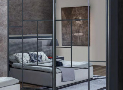 Armoire en verre de luxe gris avec armoires en bois noble.