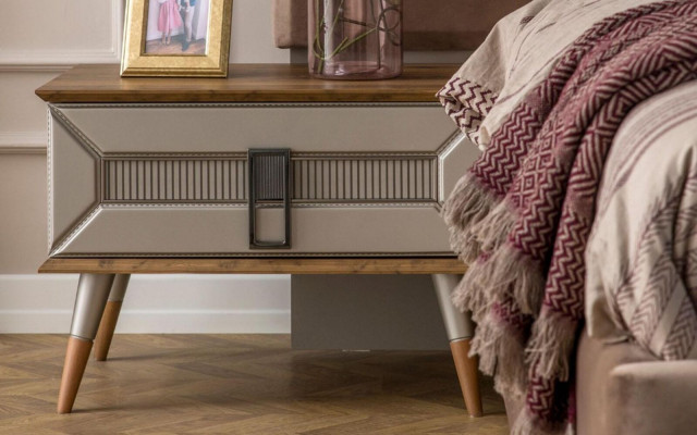Commode de nuit avec deux tables de chevet assorties en bois gris