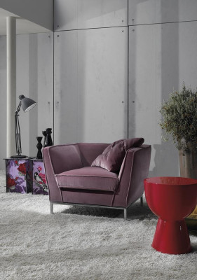 Fauteuil de relaxation rouge monoplace de luxe avec revêtement italien de la marque Prianera nouveau.