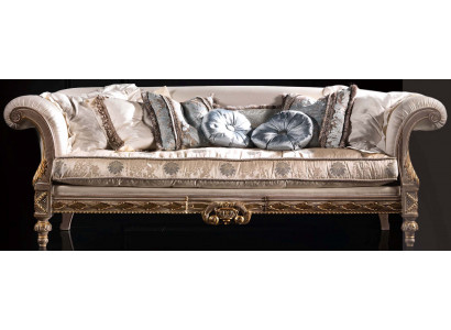 Chesterfield Classic est un canapé trois places en textile pour salon.