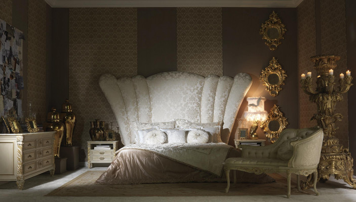 Chesterfield Grand bandeau de lit rembourré, lit d'hôtel, couleur blanche classique