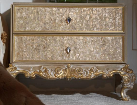 Tables de chevet, lits groupés, meubles en bois, des matériaux appropriés pour le salon, classique