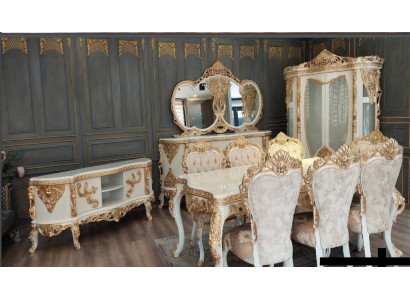 Ensemble de mobilier de salle à manger royal avec des sculptures dorées