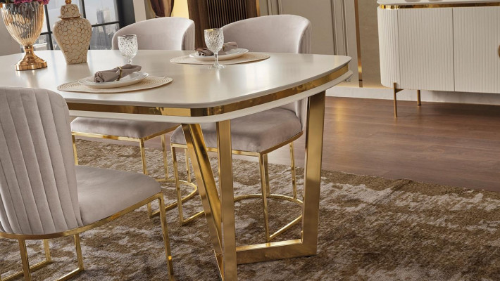 Salle à manger est composée de table à manger design, 4 chaises et un buffet, le tout en 7 pièces.