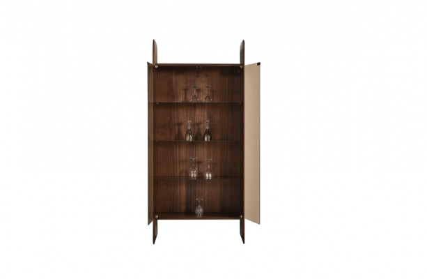 Le salon se compose d'une vitrine, d'un meuble TV et d'un cadre TV en 3 pièces. Nouveau.
