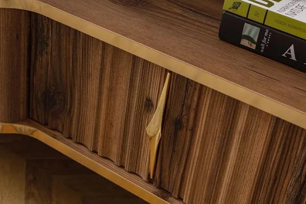 Cheminée de luxe, table TV de mantelpièce, meuble bas de salon en bois brun, bahut.