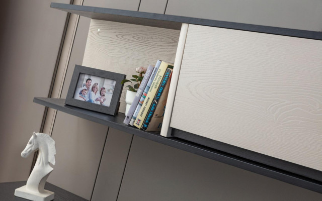 Complétez la chambre d'enfants avec les meubles suivants : Lit Table de chevet Bureau Armoire