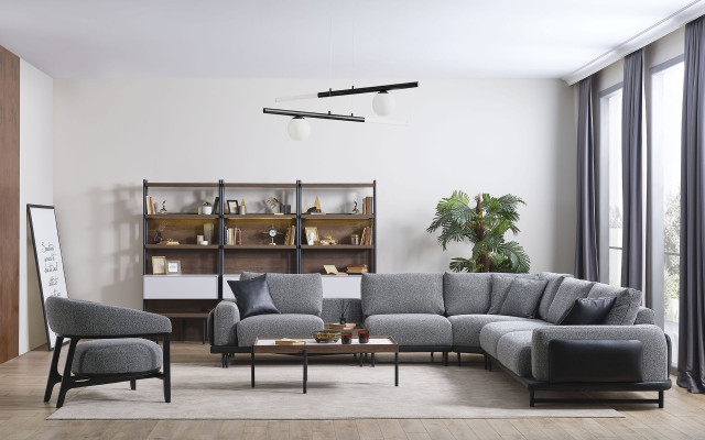 Ensemble de salon gris avec canapé en L, fauteuil rembourré et table basse de designer