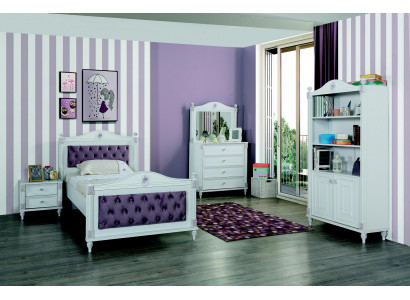 Conception de la chambre de jeunesse ensemble lit tables de chevet commode complète 4 pièces.