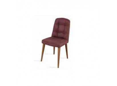 Un fauteuil rose d'origine sur pieds en bois pour votre salle à manger nouveau modèle