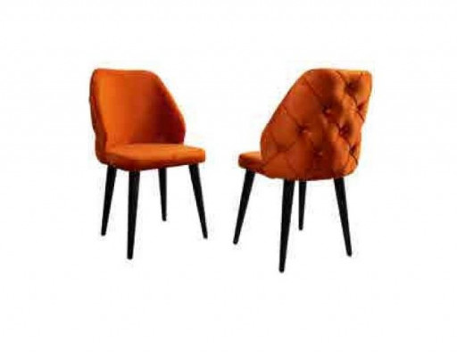 Chaise rembourrée en bois Chesterfield orange sur pieds noirs dans la salle à manger