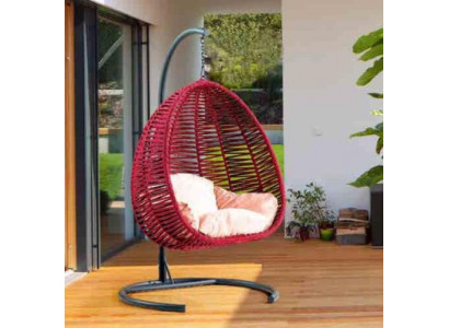 Chaise coquillage ovale en rotin rouge en acier inoxydable pour une relaxation confortable.