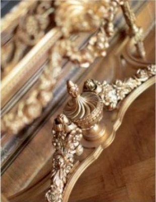 Groupe de consoles de table de toilette miroir doré de style baroque de chambre