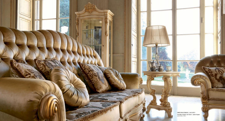 Canapé 3 places Chesterfield en tissu doré pour salon