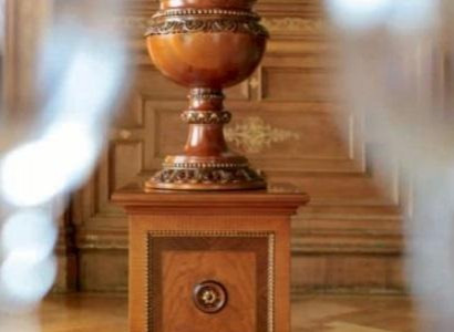 Stand de fleurs colonne de fleurs panier suspendu stand de fleurs stand marron