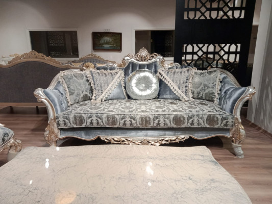 Canapé 3 places 3 jambes sculptées bleues Canapés Chesterfield en ton argent