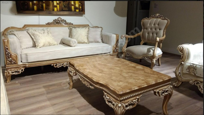 pour le salon Table basse Art Déco en bois de couleur claire avec des pieds sculptés neufs