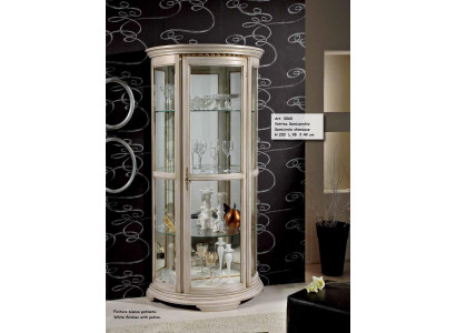 Vitrine classique pour la vitrine en verre, armoire en bois, salle de séjour de luxe, sideboard marron neuf.
