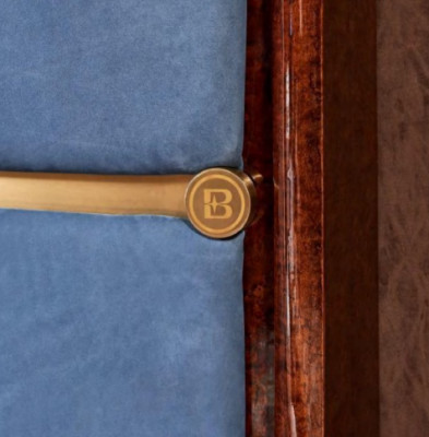 Ensemble complet de luxe pour chambre à coucher : Lit design avec 2 tables de chevet 3 pièces.