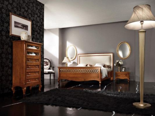 Ensemble de chambre de luxe 4 pièces. Lit, 2 tables de chevet, commode en bois massif Italie.