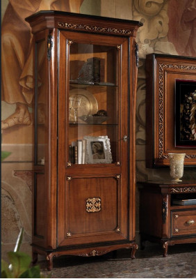 Ensemble de 4 pièces pour salon: meuble TV, vitrine, commode, table basse en bois de luxe.