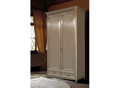 Armoire en bois massif Armoire en bois massif Mobilier de chambre en Italie Armoire en bois